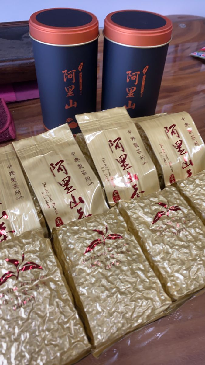 頂級 烏龍茶  一罐 550元